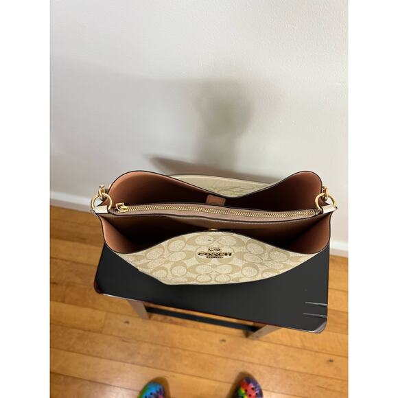 Coach Beige and light tan Shoulder Bag with matching wallet - Picture 4 of 16